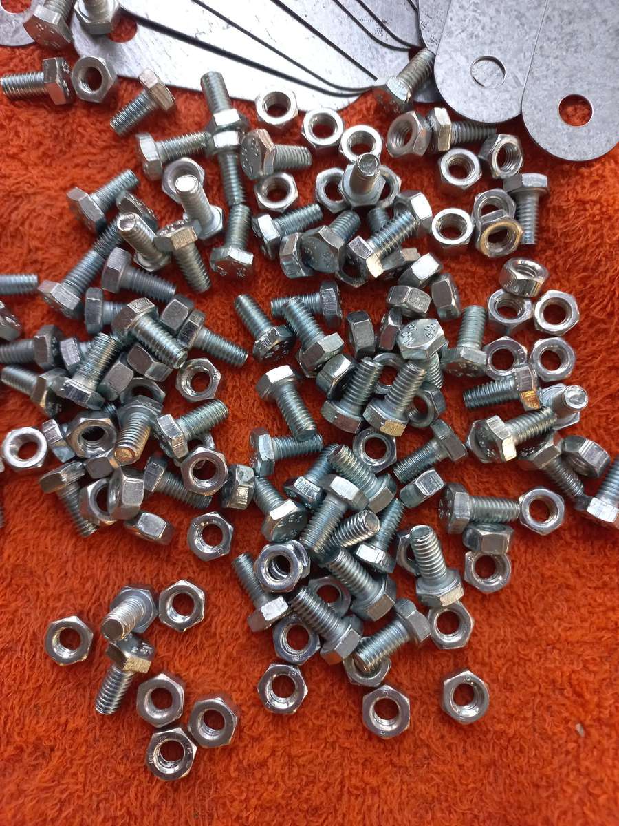 Support brackets for steel shelving corners