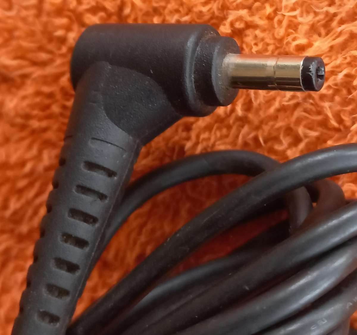 Lenovo original charger ADP-45DW C - small pin - see photos for information