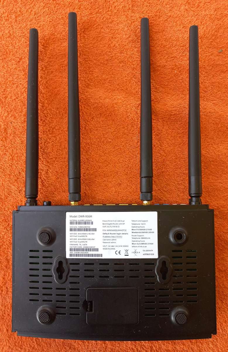 D-Link 4G/LTE Sim card modem/ dual band wifi router - Use sim card - open to all cell networks