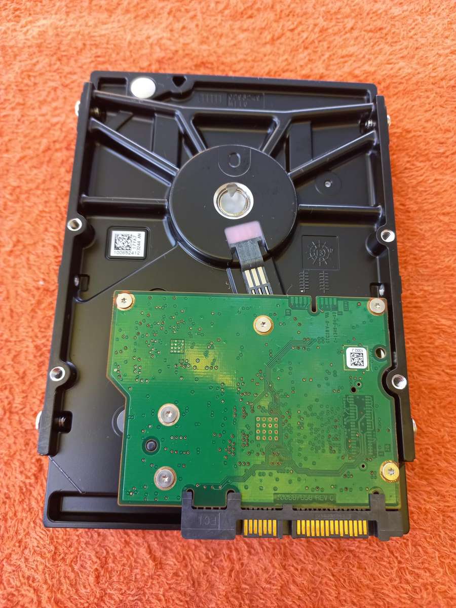 2tb 3.5'' sata hard drive - Seagate - 100% health & performance