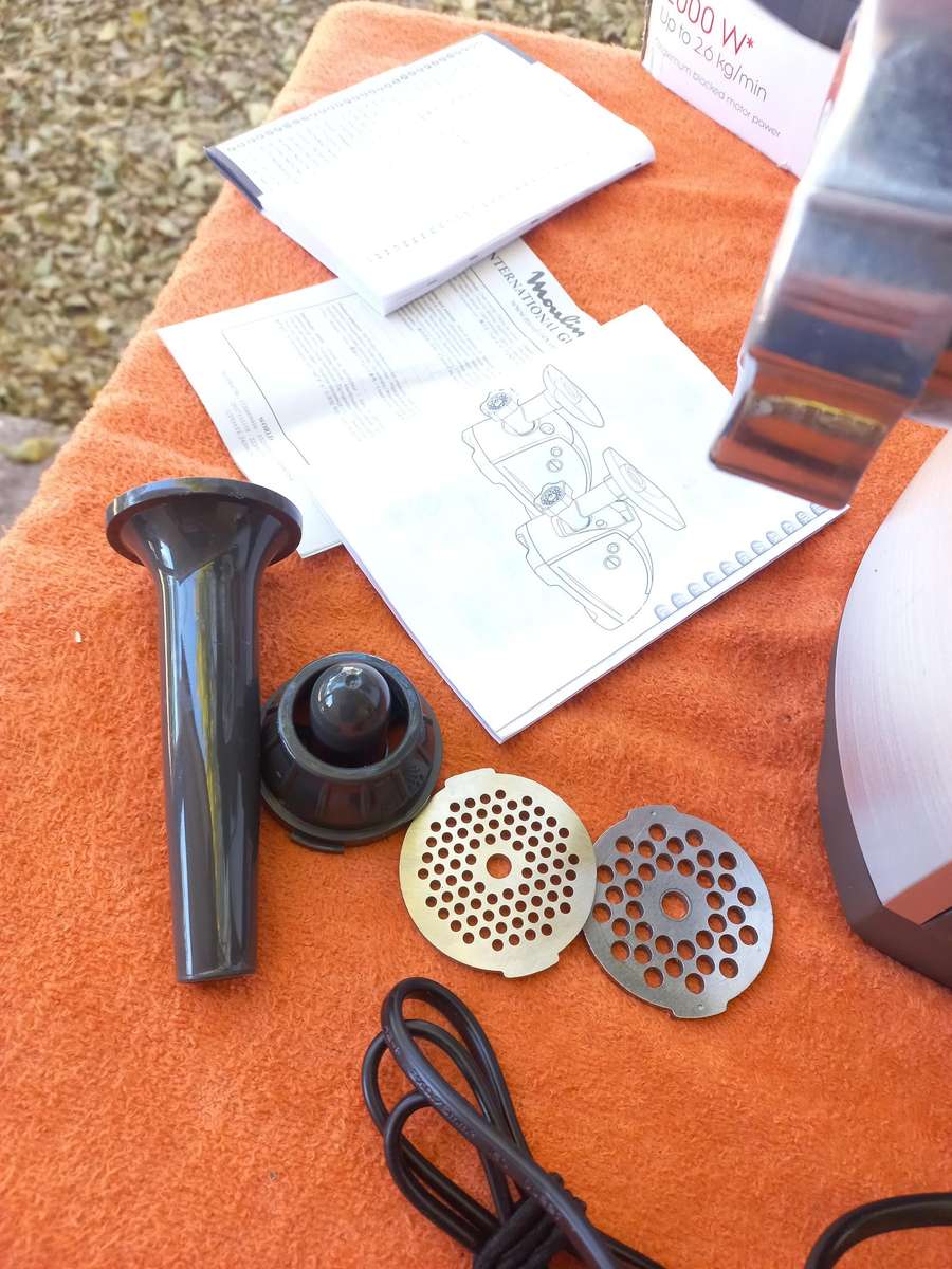 Moulinex Meat Mincer Hv8 - 2000W, 2.6 Kg/Min - ME682832