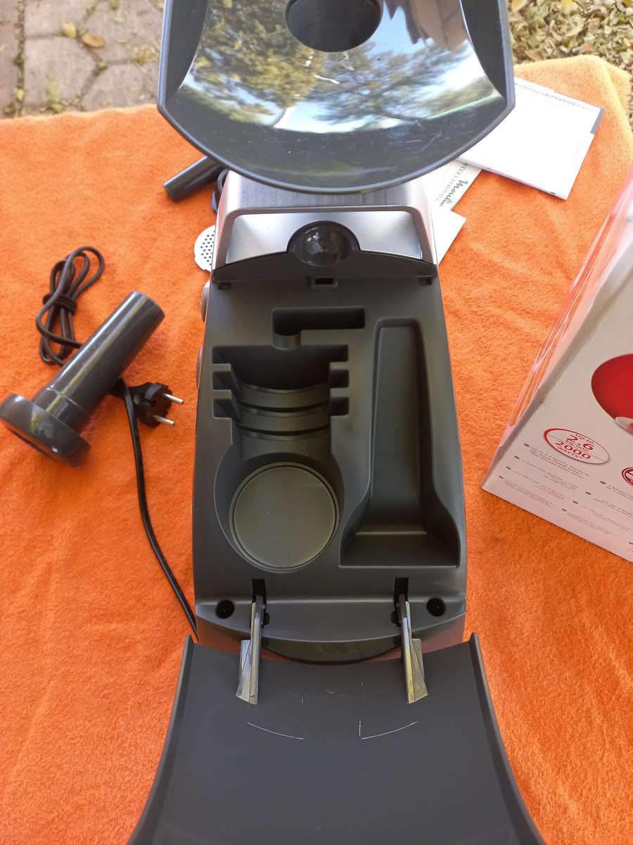 Moulinex Meat Mincer Hv8 - 2000W, 2.6 Kg/Min - ME682832