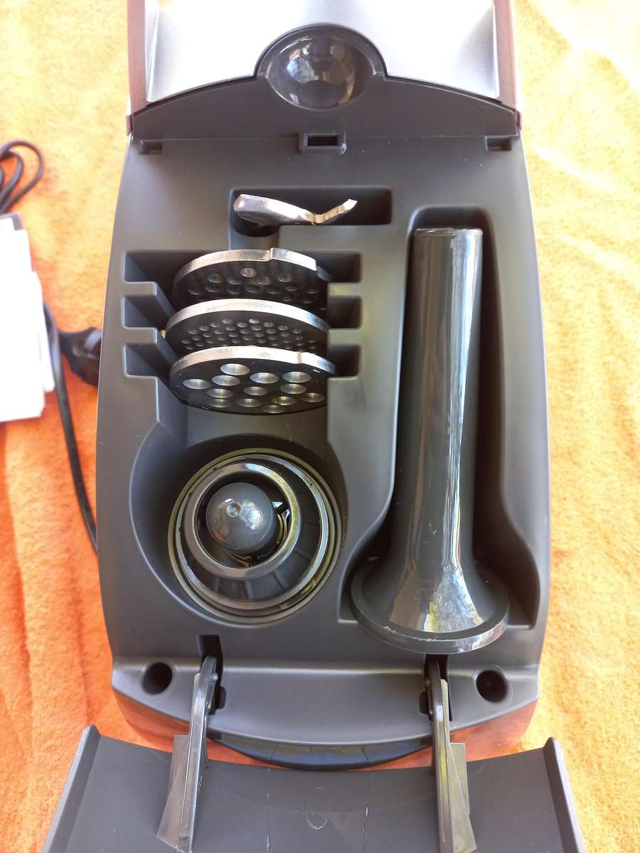 Moulinex Meat Mincer Hv8 - 2000W, 2.6 Kg/Min - ME682832