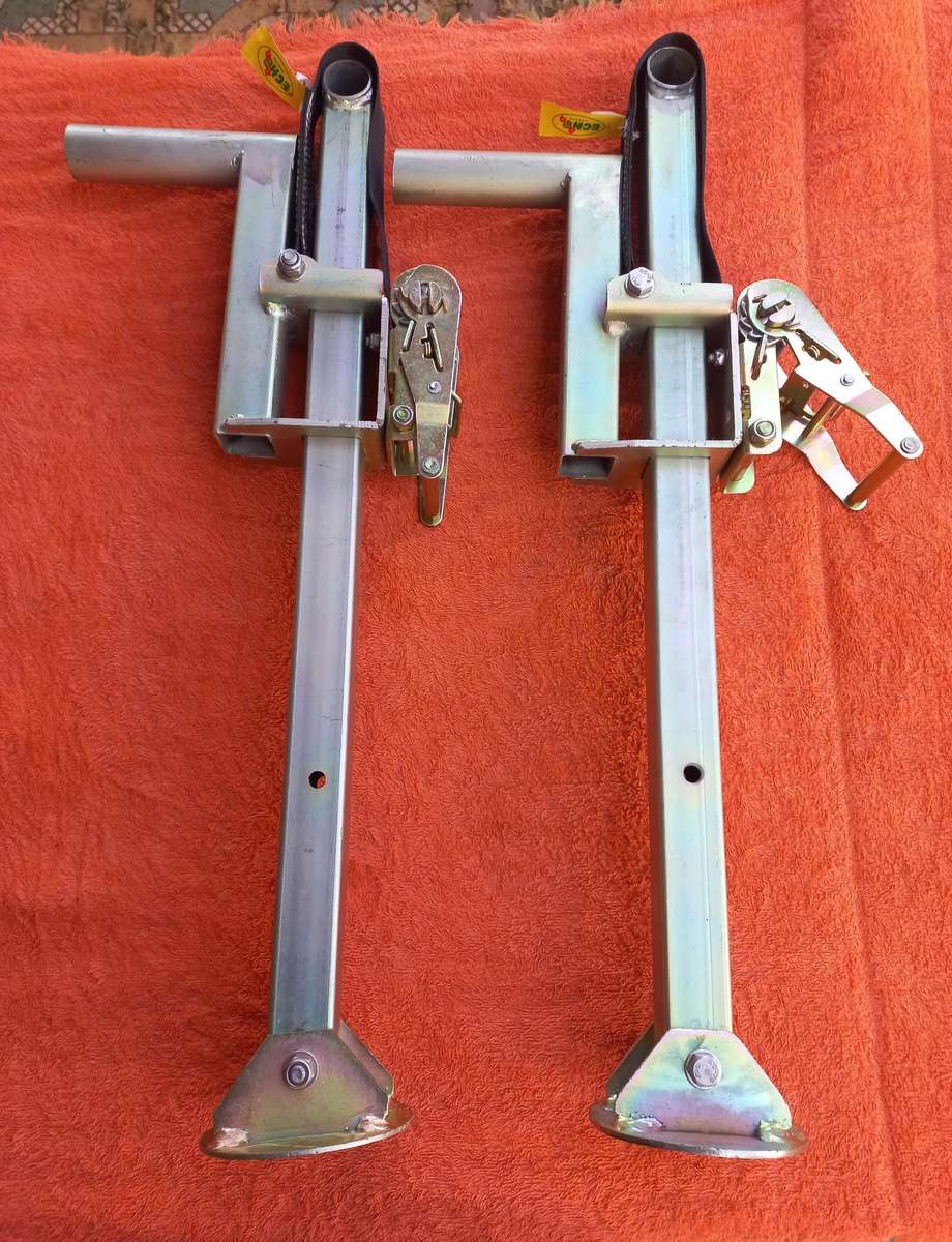 Stabilizer / Leveling jack x2 from ECHO 4x4 Centre - like new