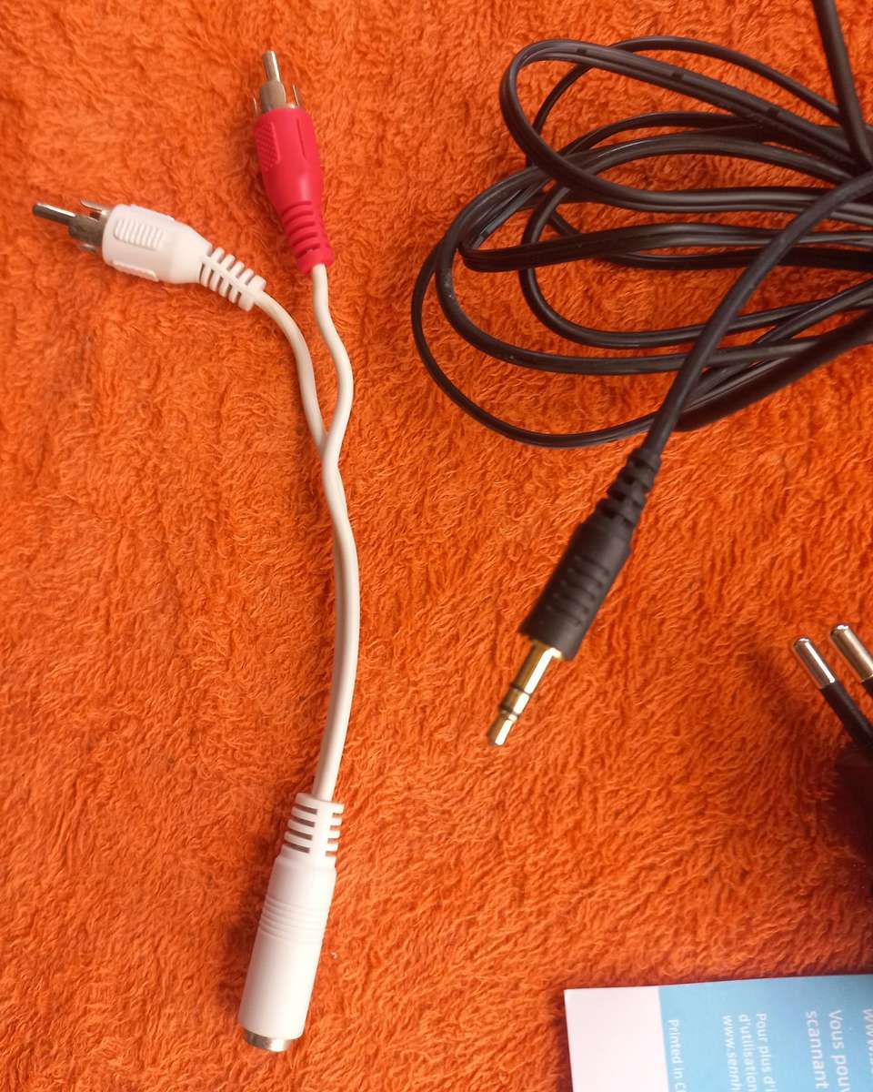 Sennheiser RS120 ll wireless headphones  see photos for more information