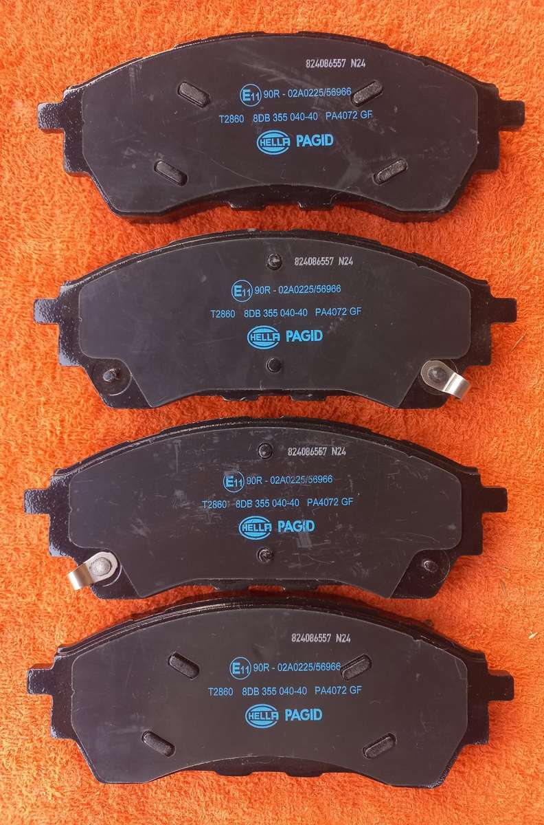 New brake pads - Front - Ford Ranger 2011 till present & Ford Everest 2015 till present (Box damaged