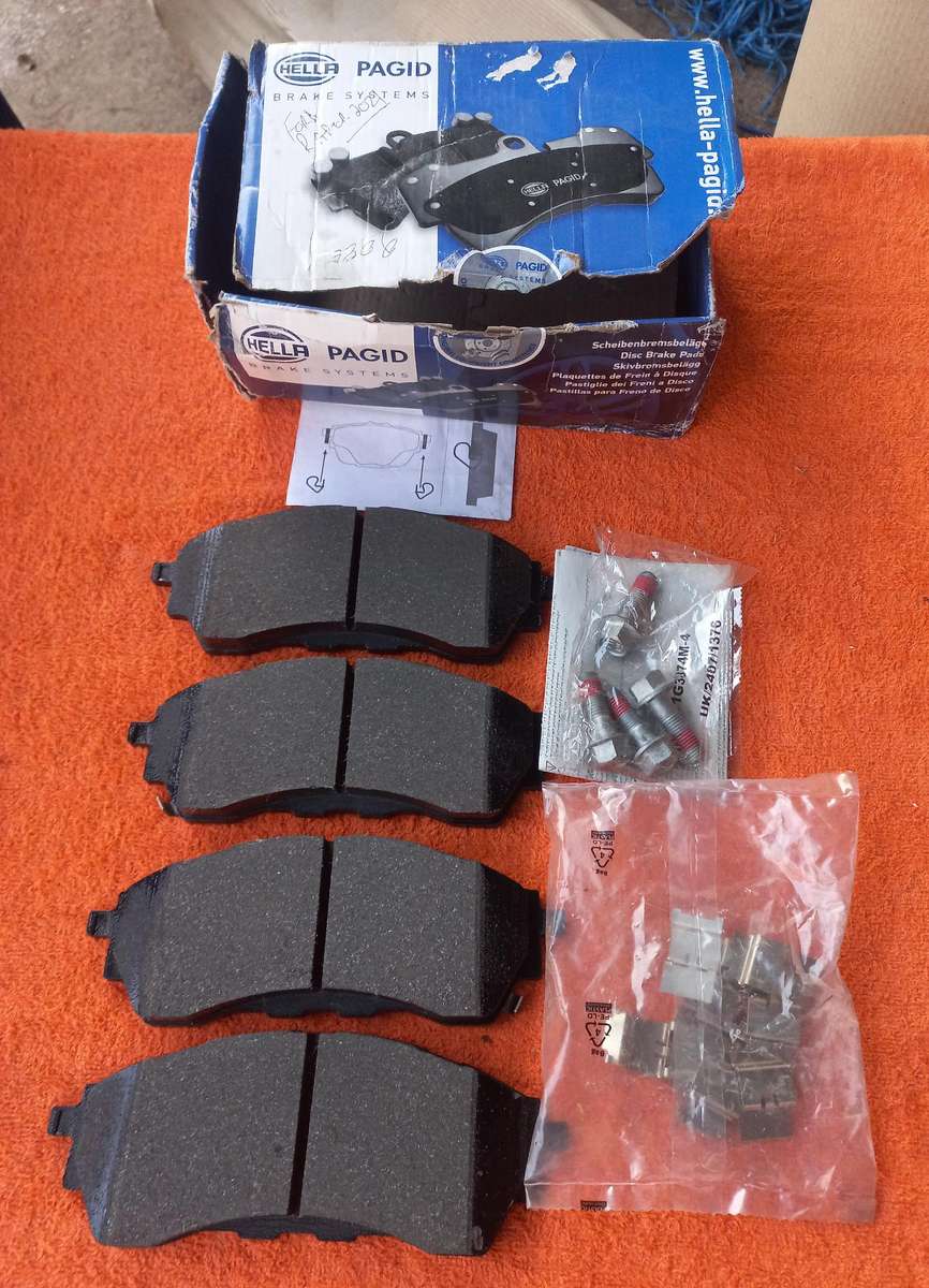 New brake pads - Front - Ford Ranger 2011 till present & Ford Everest 2015 till present (Box damaged
