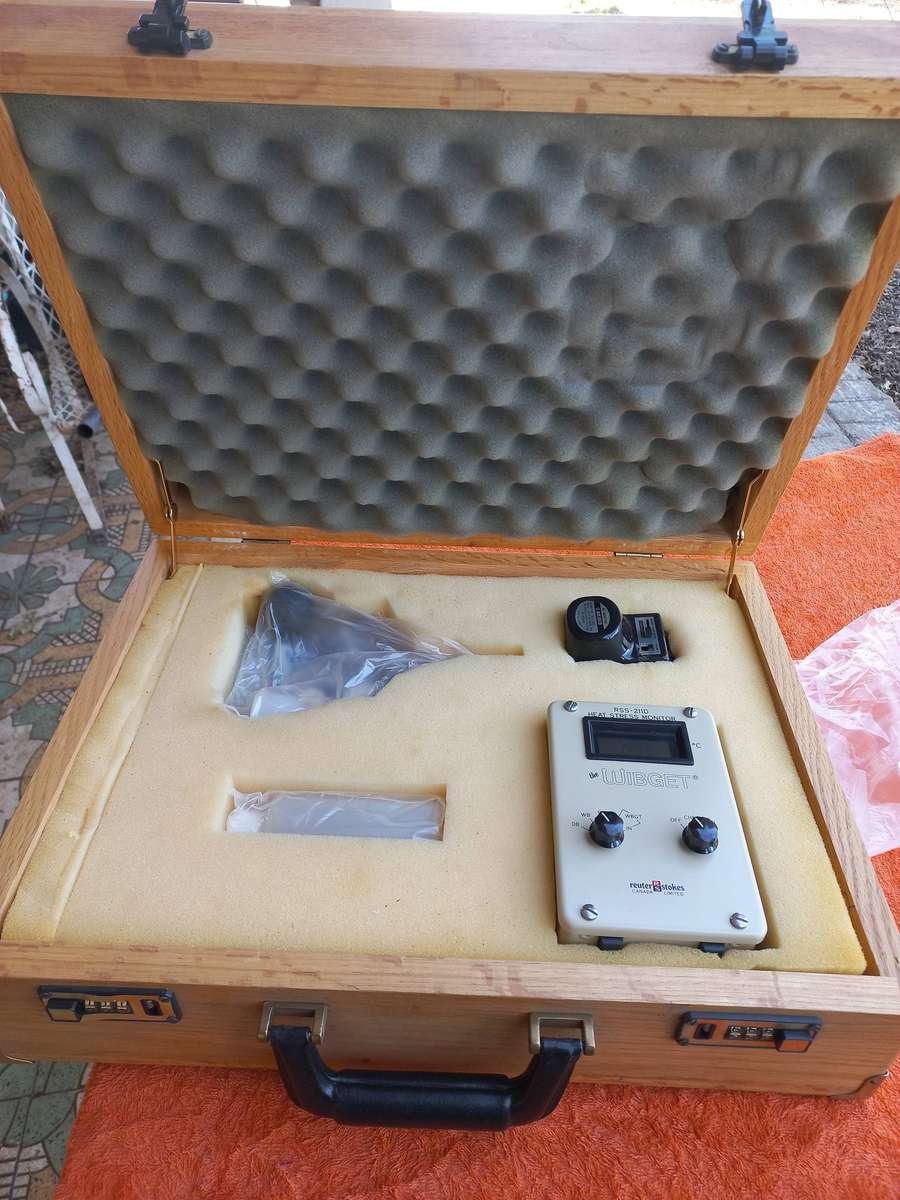 Heat stress monitor - wet and dry bulb