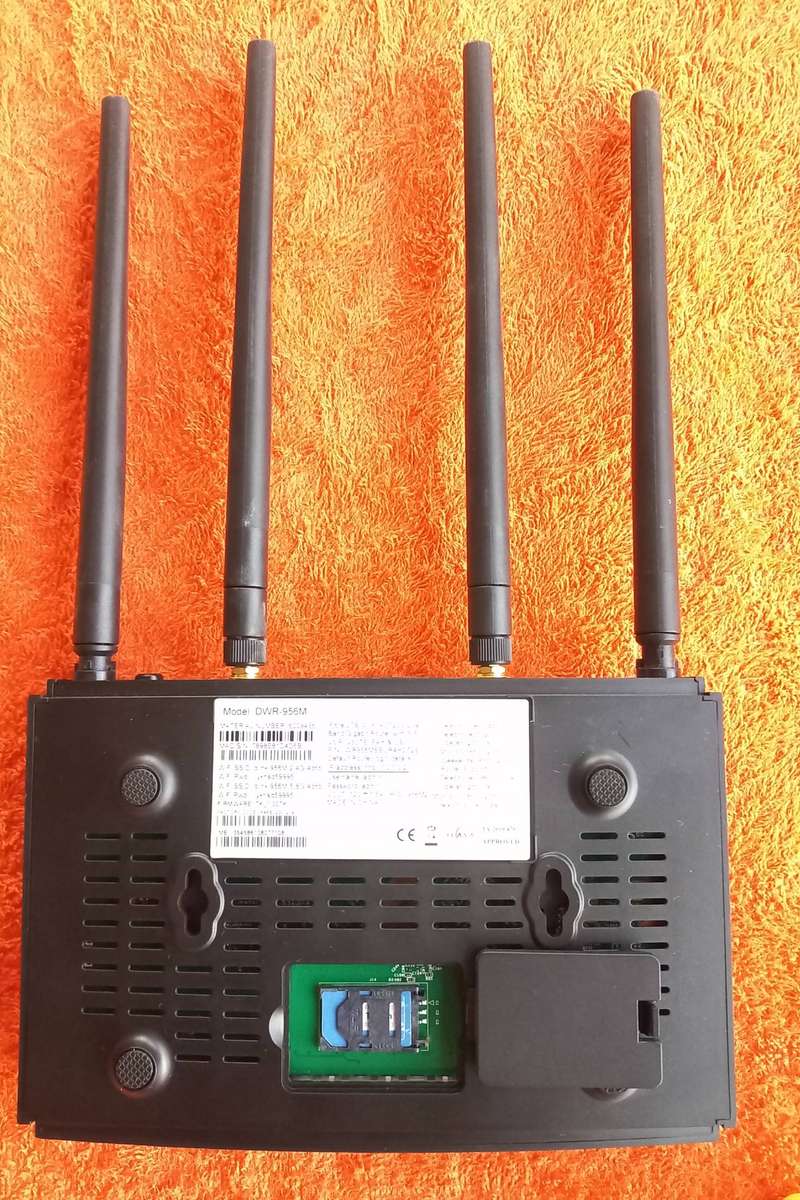 Open to all Networks - Sim modem/wifi router - D-Link DWR-956M - 2.4ghz & 5ghz wifi - see descriptio