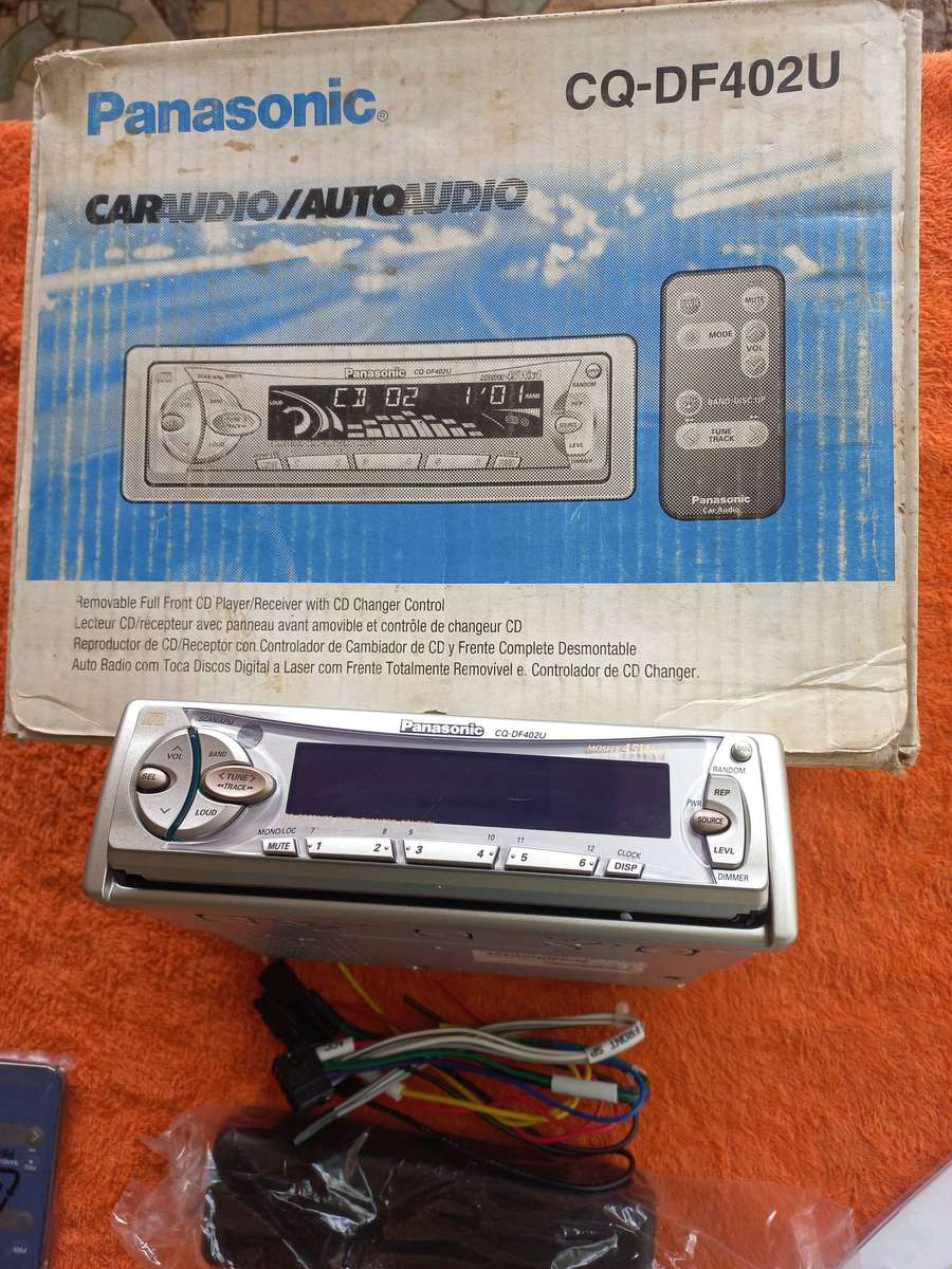 Panasonic CQ-DF402U flip down face cd player