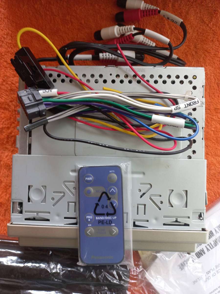 Panasonic CQ-DF402U flip down face cd player