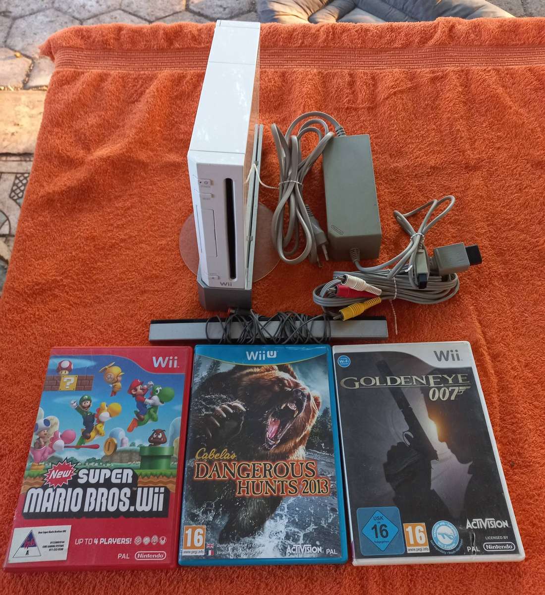Nintendo Wii Console & 3 Games - RVL-001 (EUR)