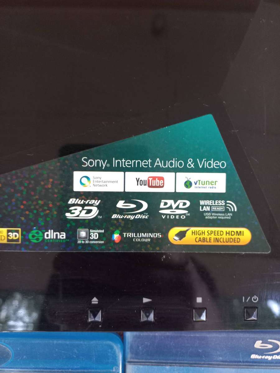 Sony 3D Blu-ray Player with 8 movies, BDP-S4100