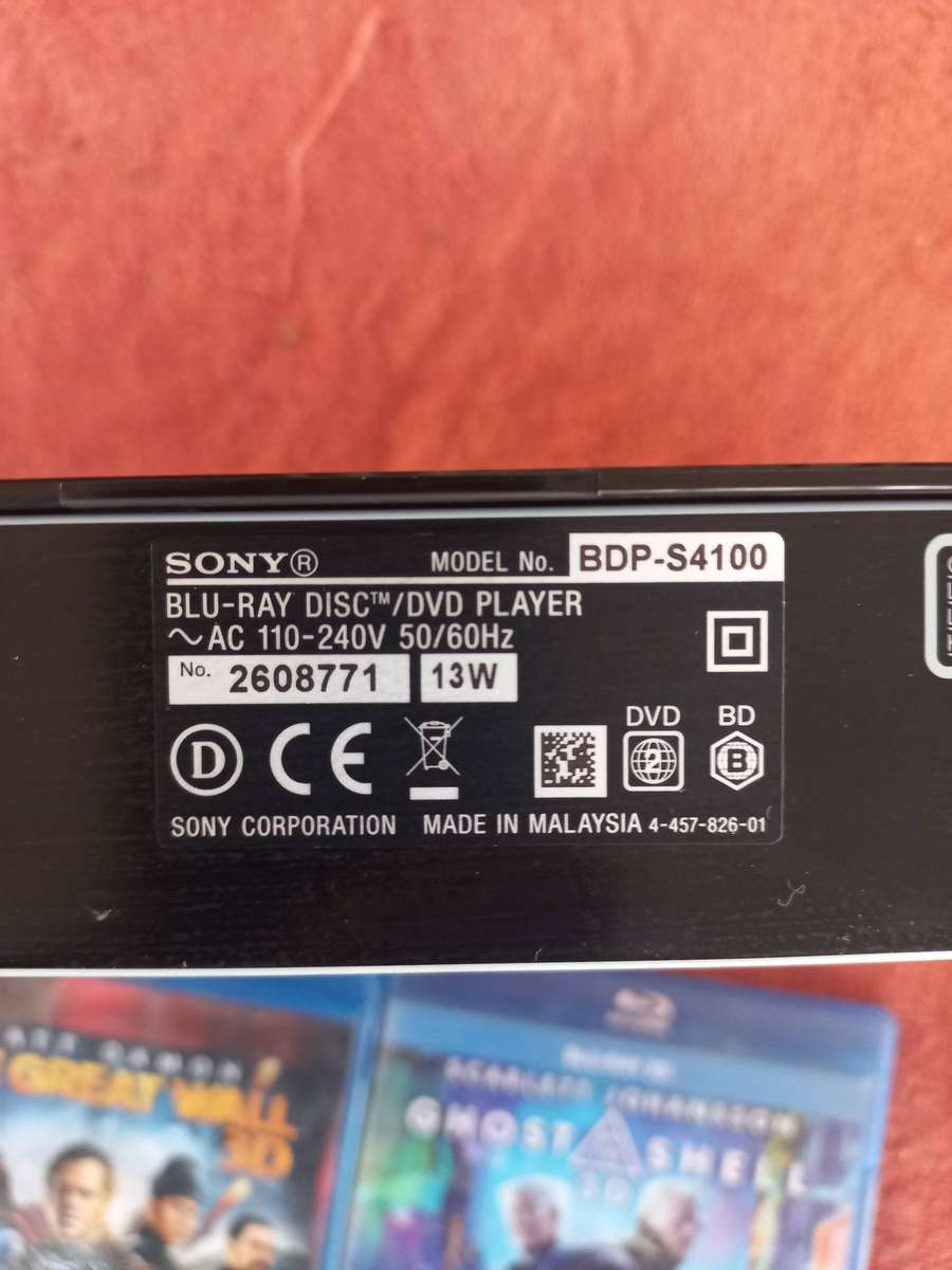 Sony 3D Blu-ray Player with 8 movies, BDP-S4100
