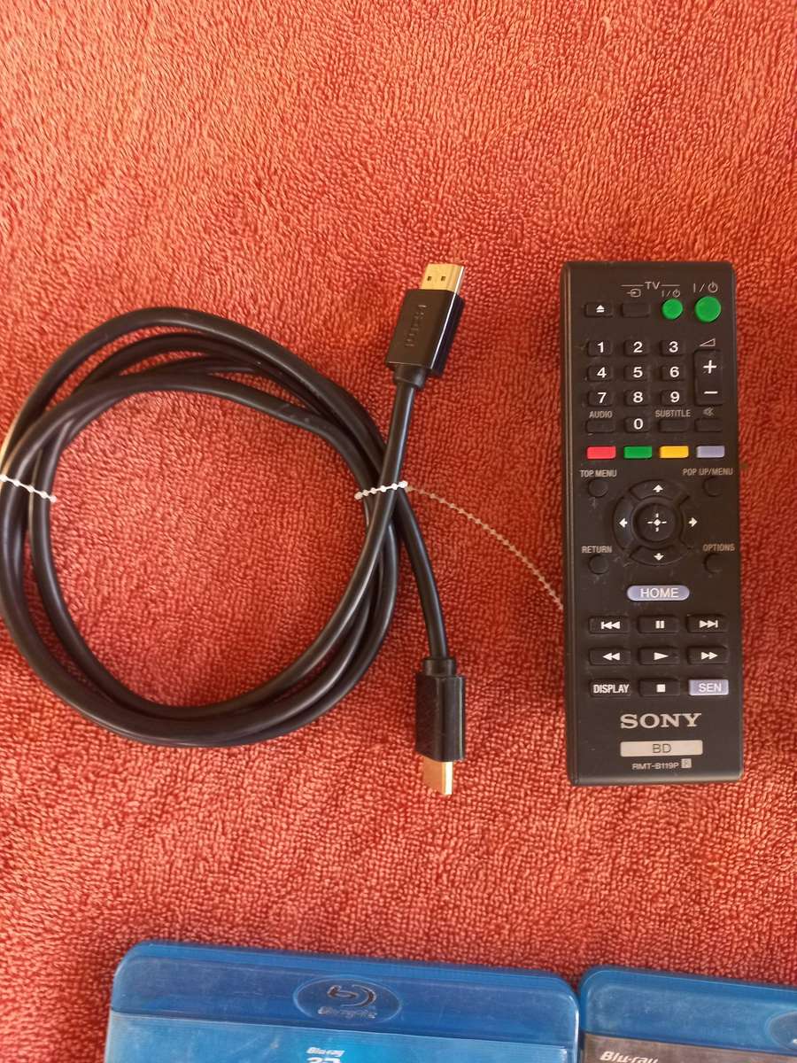 Sony 3D Blu-ray Player with 8 movies, BDP-S4100