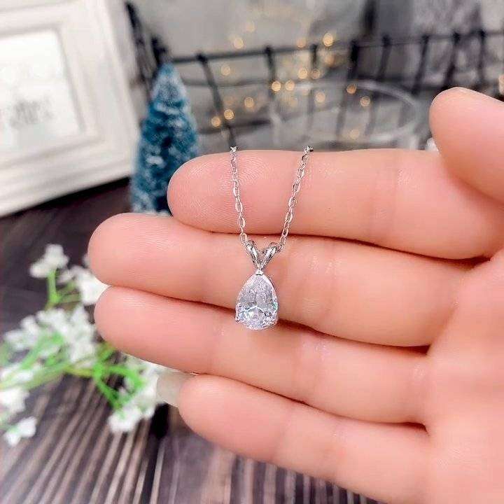 Elegant Three-Prong Teardrop Synthetic Zirconia Necklace   (WHITE)       121