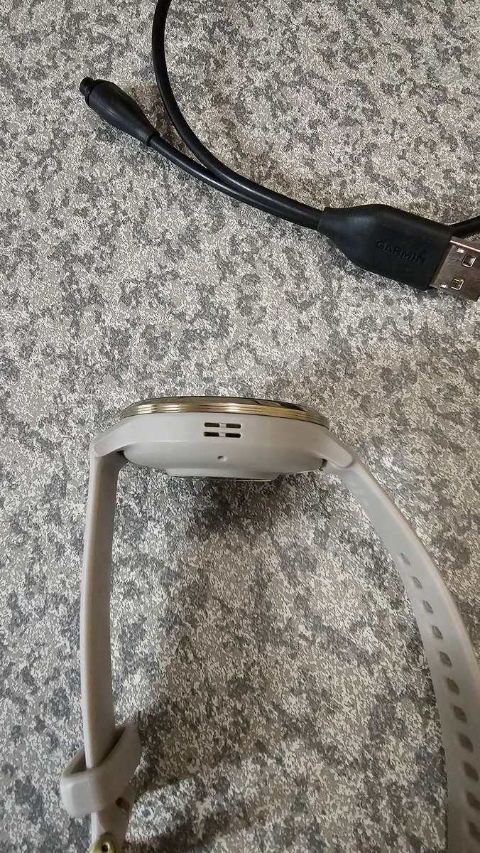 Garmin Venu 3s GPS Smart Watch Soft Gold with French Grey (41mm)