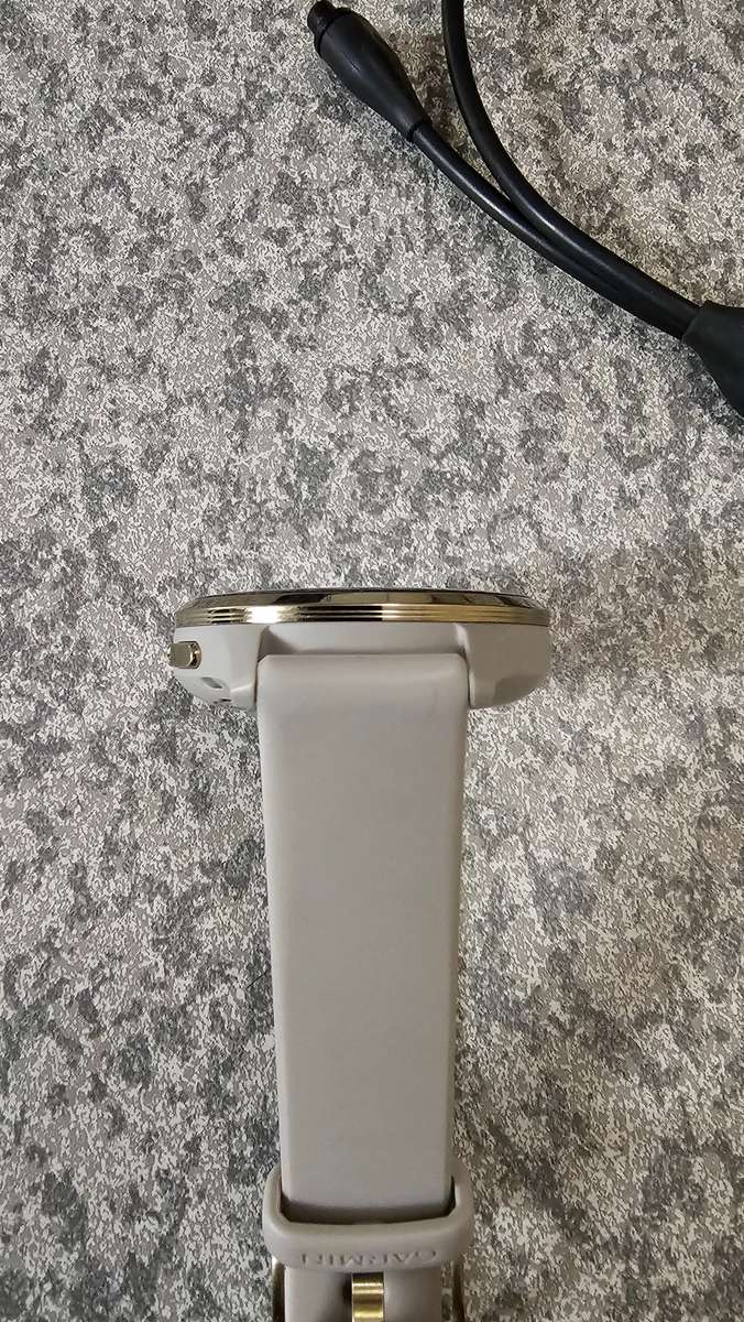 Garmin Venu 3s GPS Smart Watch Soft Gold with French Grey (41mm)