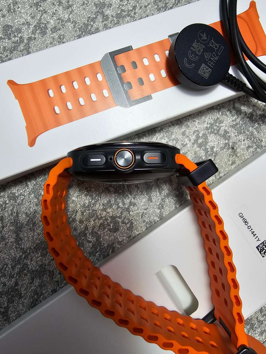 Samsung Galaxy Watch Ultra 47mm Titanium Gray LTE GPS Sapphire Glass