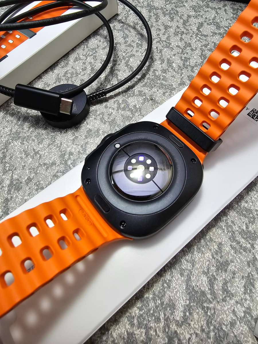 Samsung Galaxy Watch Ultra 47mm Titanium Gray LTE GPS Sapphire Glass