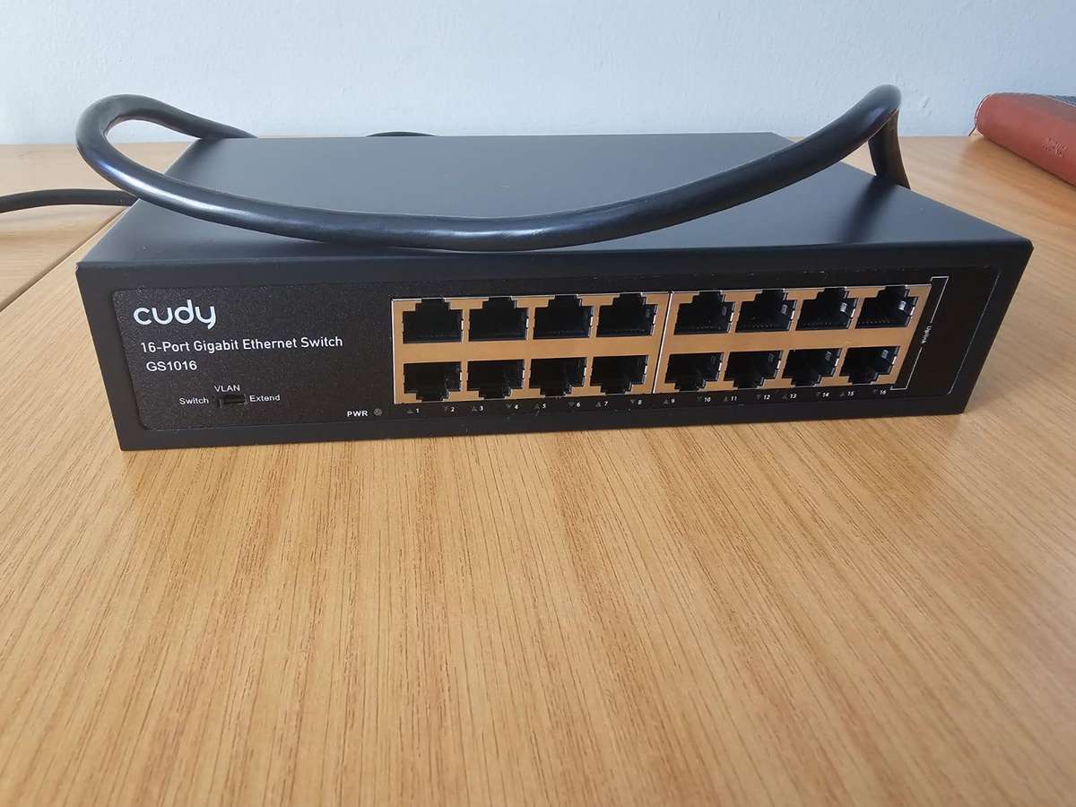 R1 Start - 16 Port Switch Like New