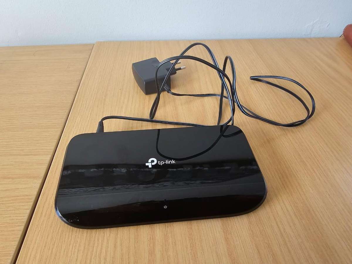 R1 Start - 8 Port Switch Like New