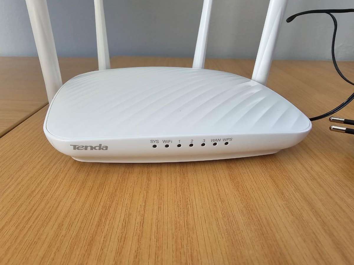 R1 Start - Tenda 600 Mbps Router - Like New
