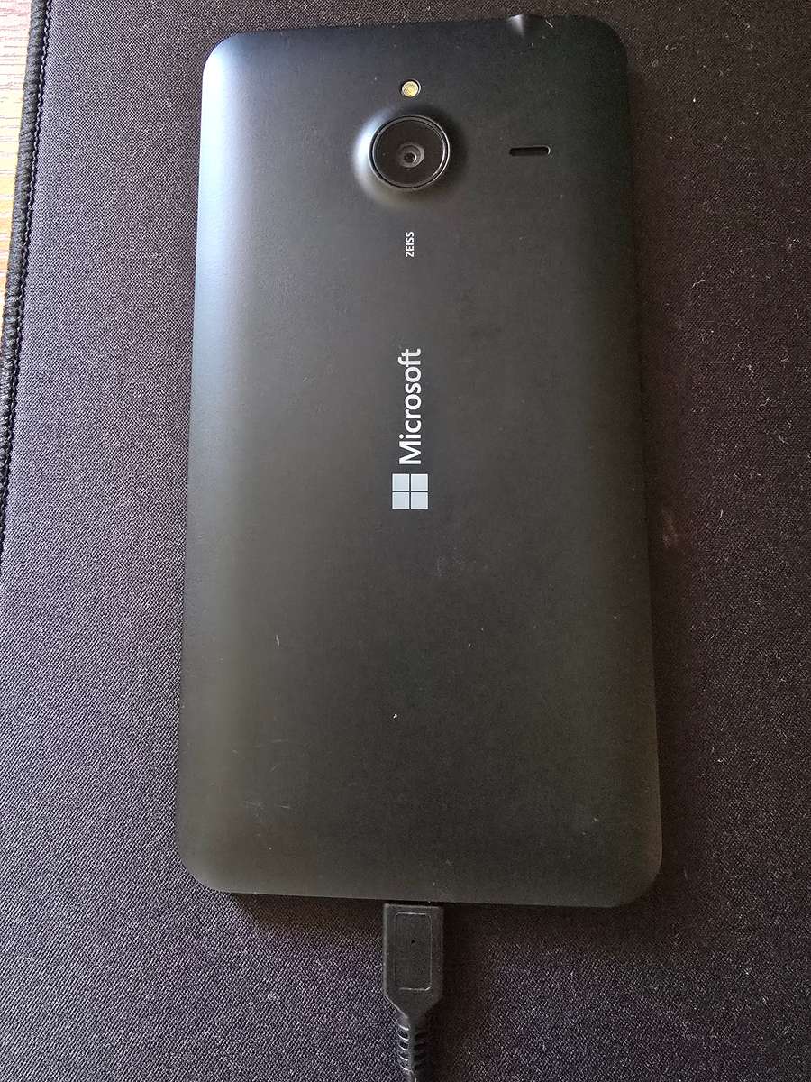 Nokia Lumia 640 XL Dual sim BRAND NEW NEVER BEEN USED BOX NOT INCLUDED!