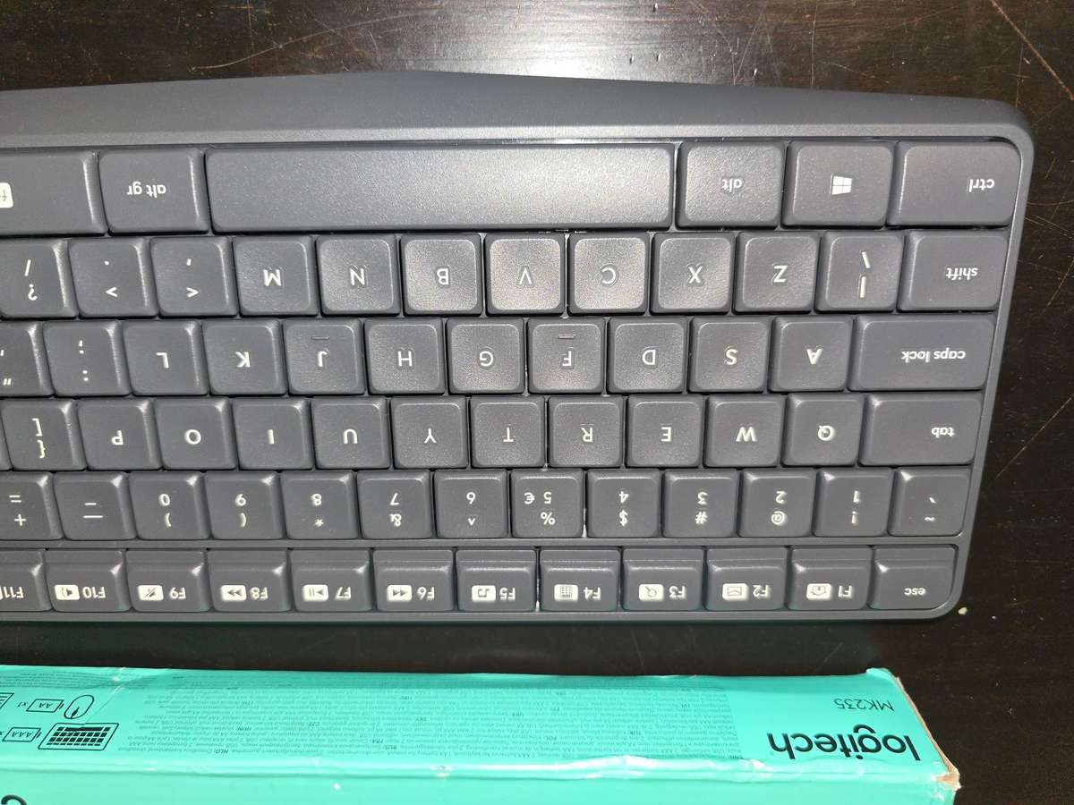 MK235 LOGITECH WIRELESS KEYBOARD AND MOUSE 100% WORKNG KEYBOARD BRAND NEW BOXED!