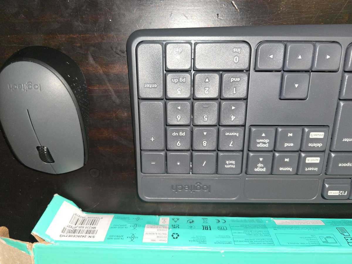 MK235 LOGITECH WIRELESS KEYBOARD AND MOUSE 100% WORKNG KEYBOARD BRAND NEW BOXED!