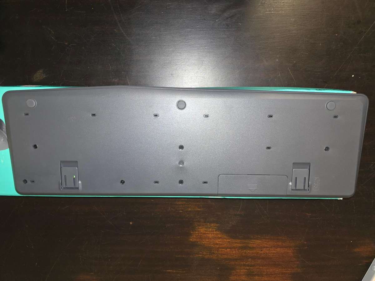 MK235 LOGITECH WIRELESS KEYBOARD AND MOUSE 100% WORKNG KEYBOARD BRAND NEW BOXED!