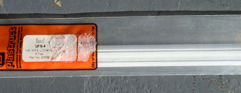 PLASTRUCT - 8 X 1/8" U CHANNEL, IN PKT, L-385mm
