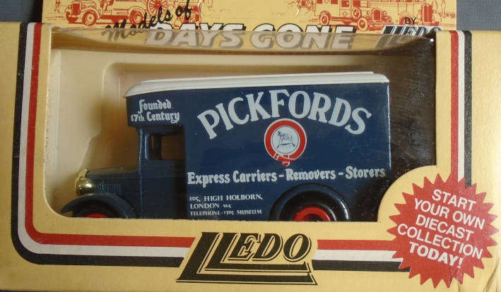 DAYS GONE - PICKFORDS REMOVAL VAN, BOXED
