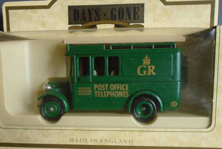 DAYS GONE - 1932 DENNIS LIMOUSINE, BOXED
