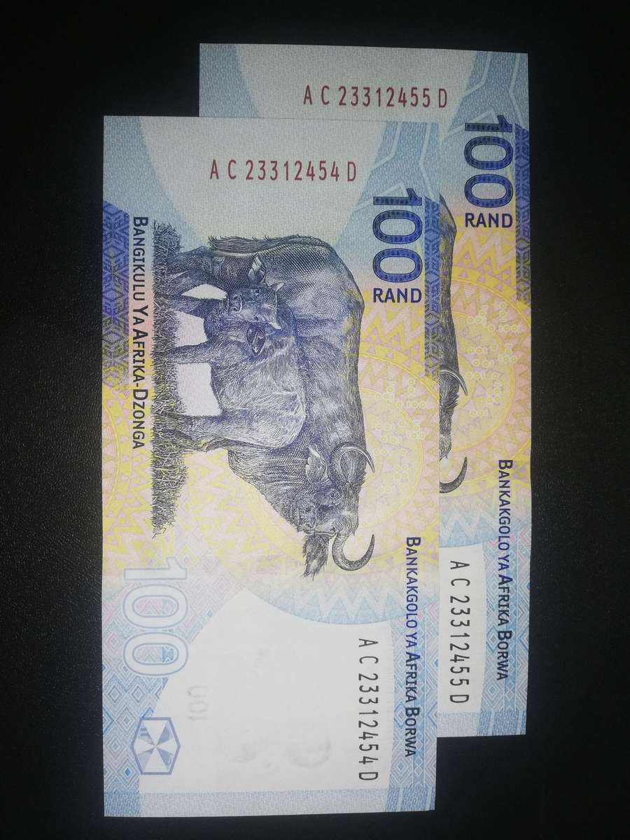 R100 x2 NOTES IN SEQUENCE