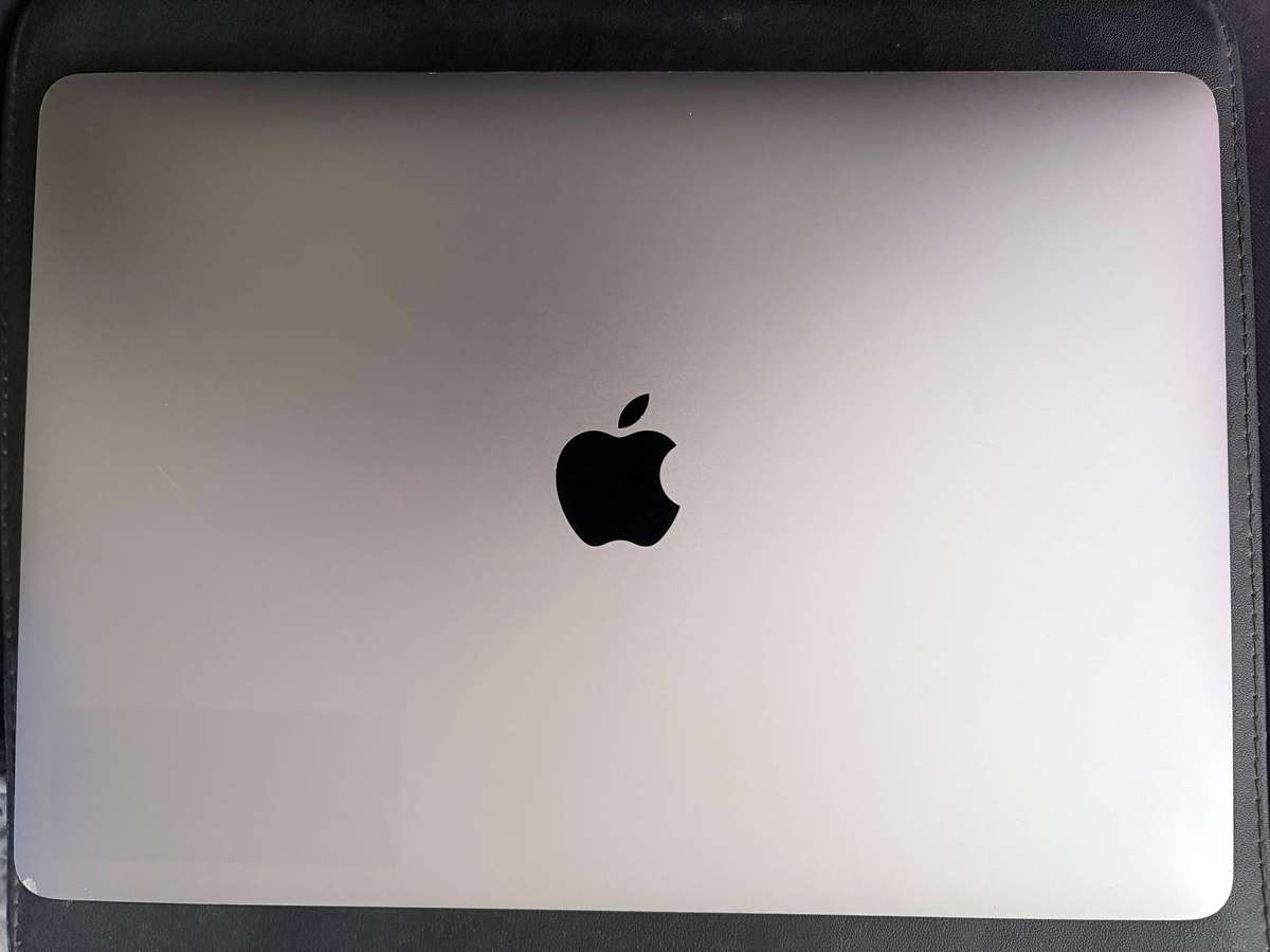 Apple MacBook Pro 13 M1 2020 model