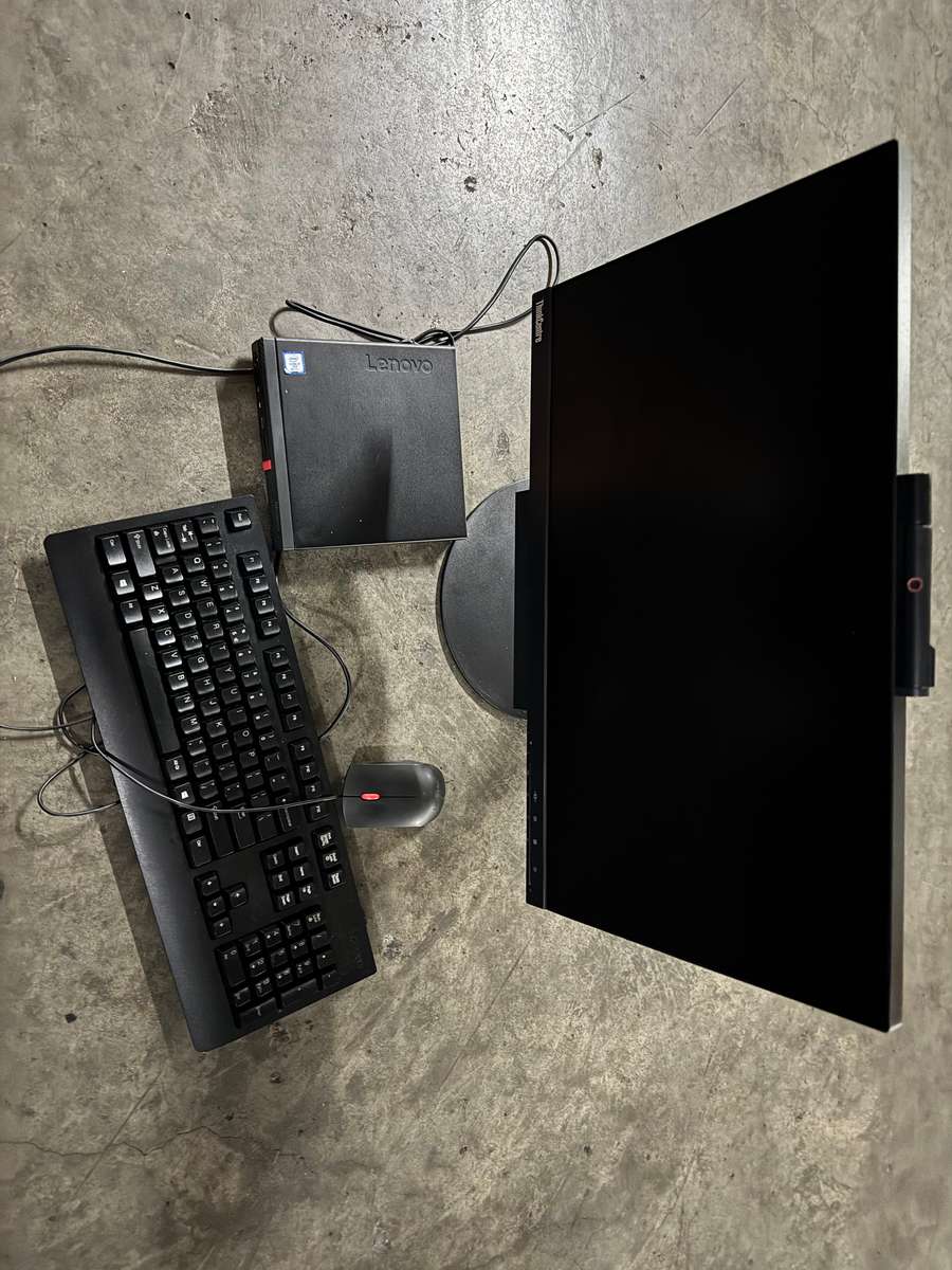 Lenovo Thinkcentre m920q with monitor