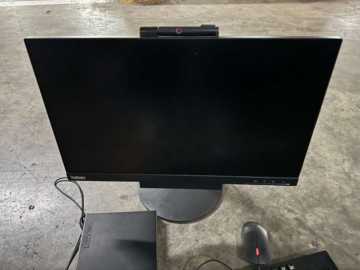 Lenovo Thinkcentre m920q with monitor