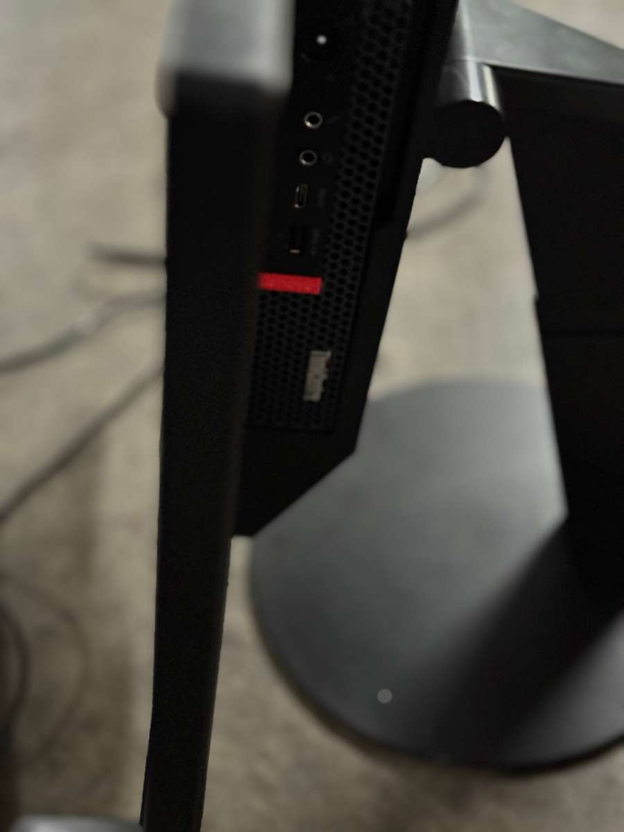 Lenovo Thinkcentre m920q with monitor