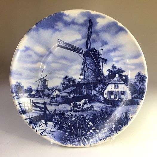 DELFT PORCELAIN CABINET DISPLAY / WALL PLATE