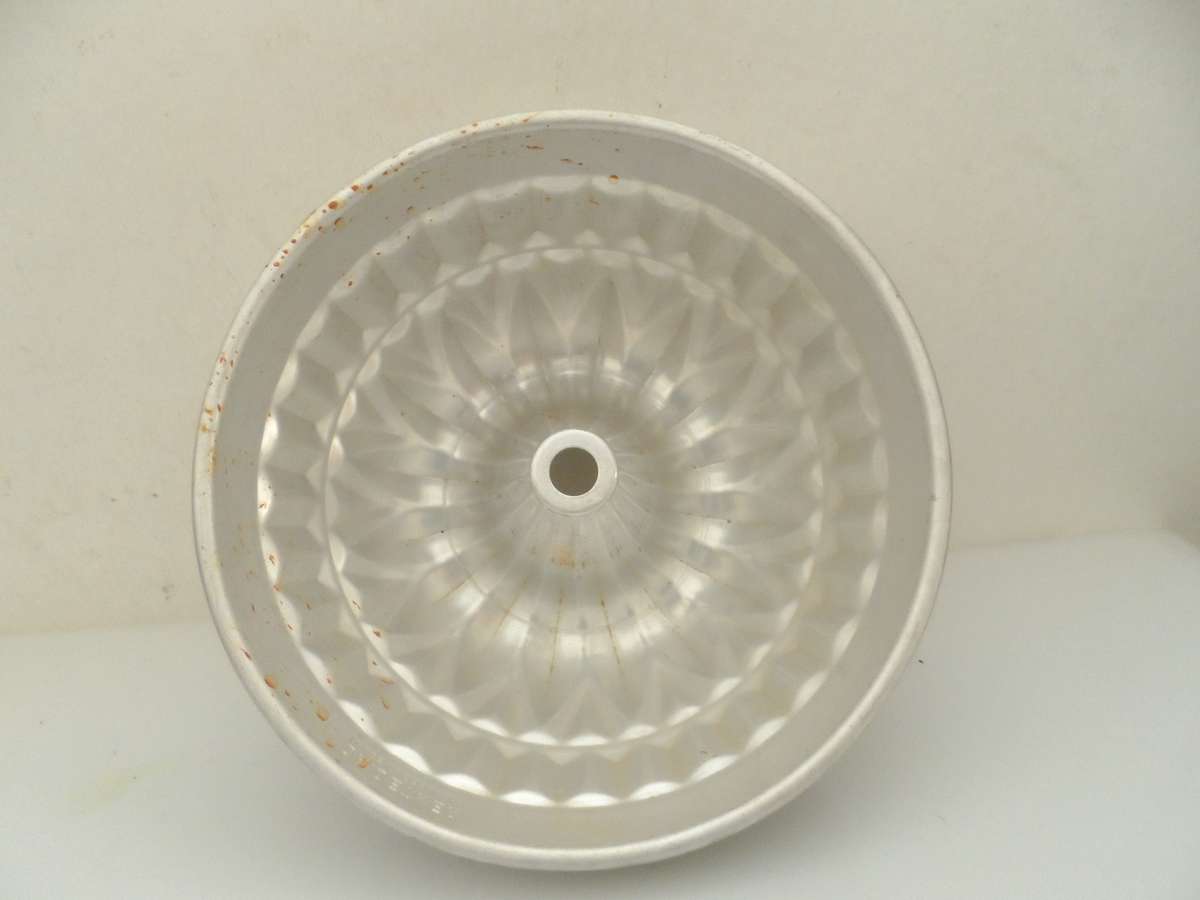 Dr OETKER VINTAGE BUNDT PAN / BAKING MOULD