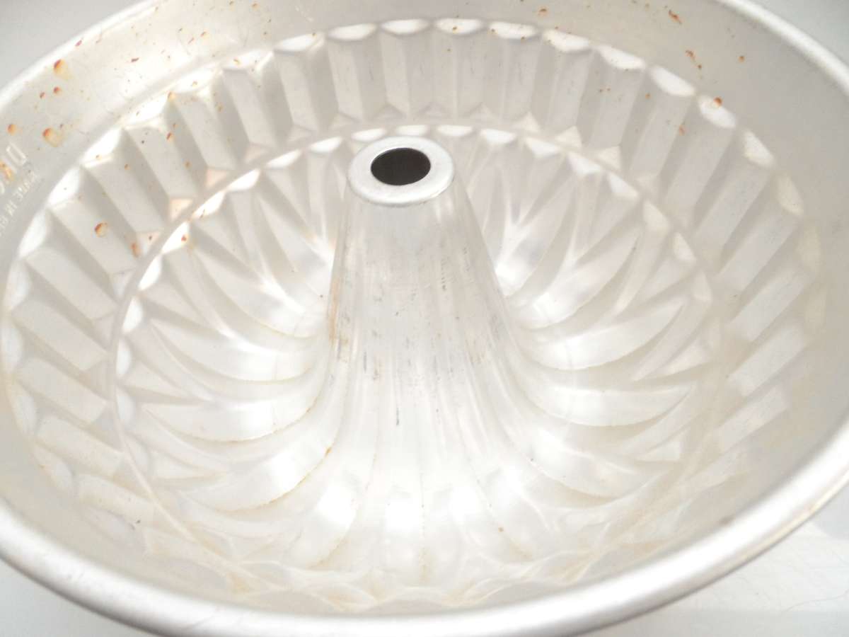 Dr OETKER VINTAGE BUNDT PAN / BAKING MOULD