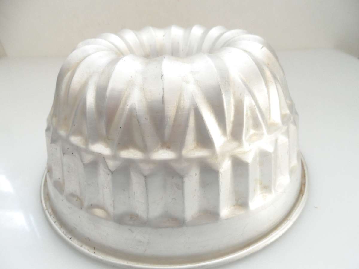 Dr OETKER VINTAGE BUNDT PAN / BAKING MOULD