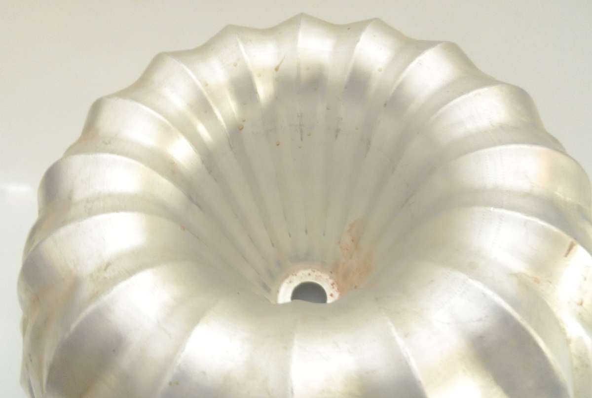 Dr OETKER VINTAGE BUNDT PAN / BAKING MOULD