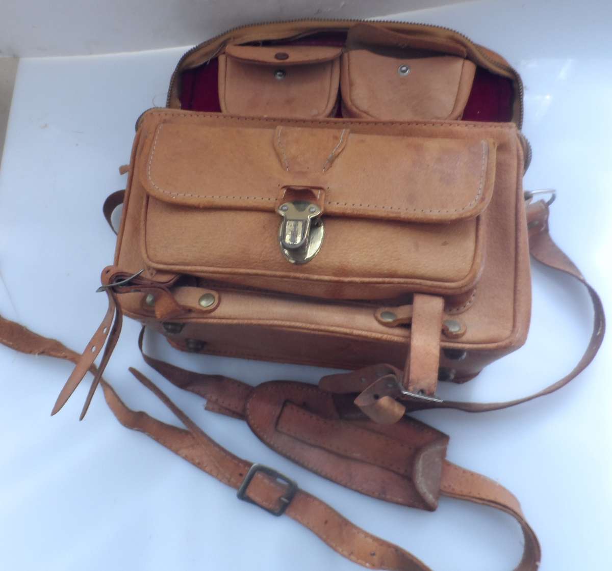 CAMERA SLING STRAP BAG, VINTAGE LEATHER