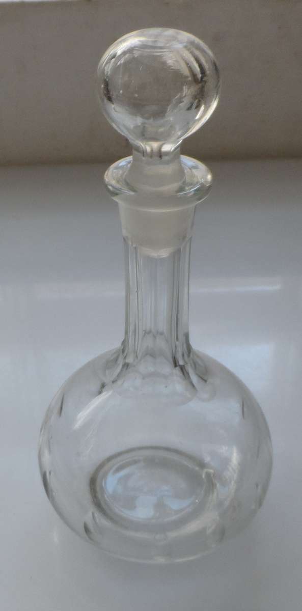 CUT GLASS CRYSTAL  STOPPERED , DECANTER