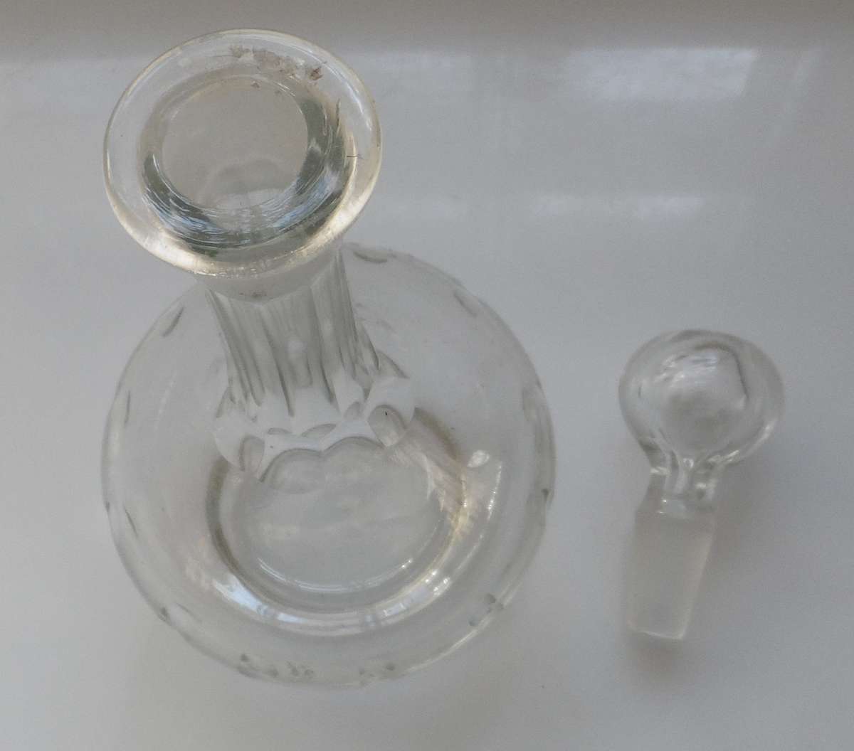CUT GLASS CRYSTAL  STOPPERED , DECANTER