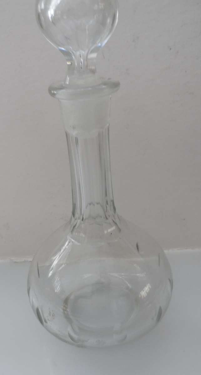 CUT GLASS CRYSTAL  STOPPERED , DECANTER