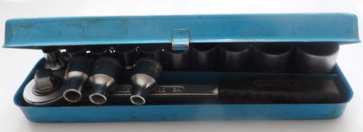 GEDORE   -  CHROME VANADIUM 13 PIECE SOCKET SET  IN STORAGE TIN ( No. 1993 Z SA ) D 19 32  - D19  8
