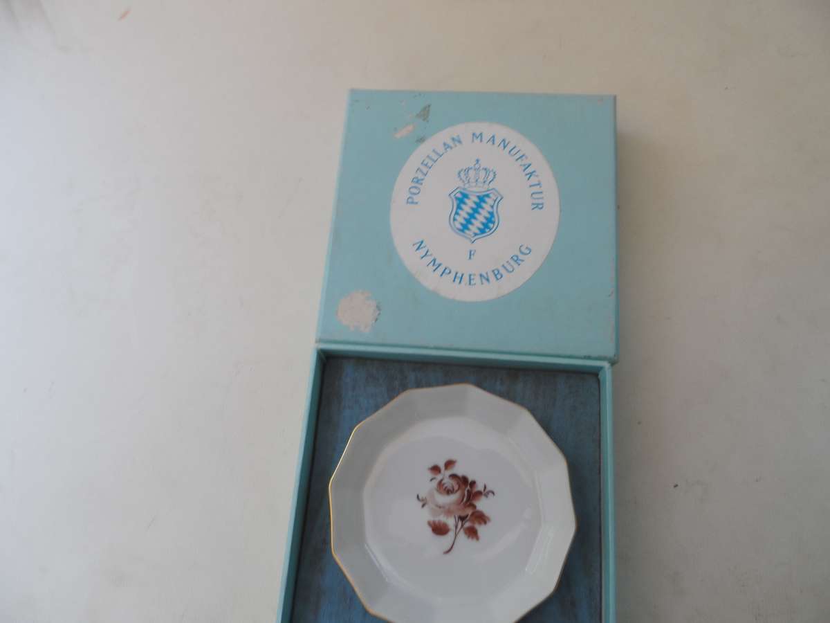 NYMPHENBURG PORZELLAN MANUFAKTUR , No. 206/22,  TRINKET DISH , new,  in original box